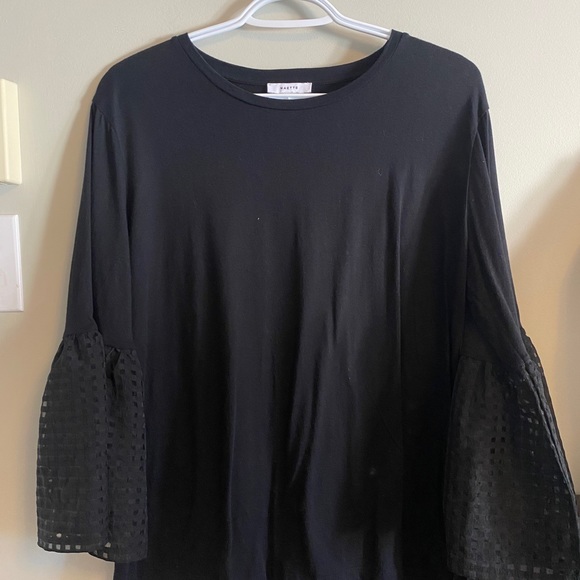 SOLD 💜 Black top - Picture 3 of 4